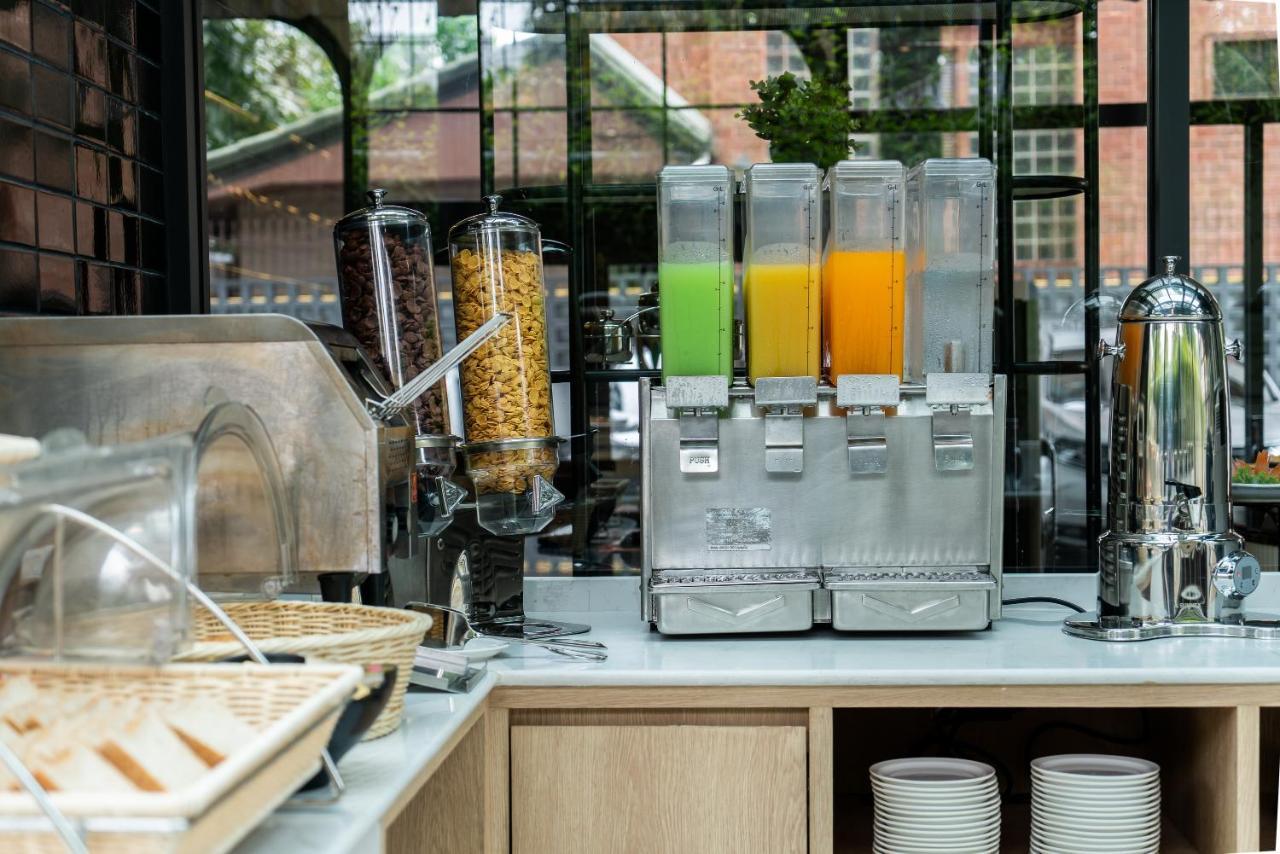 Hotel Amber Sukhumvit 85 Bangkok Kültér fotó
