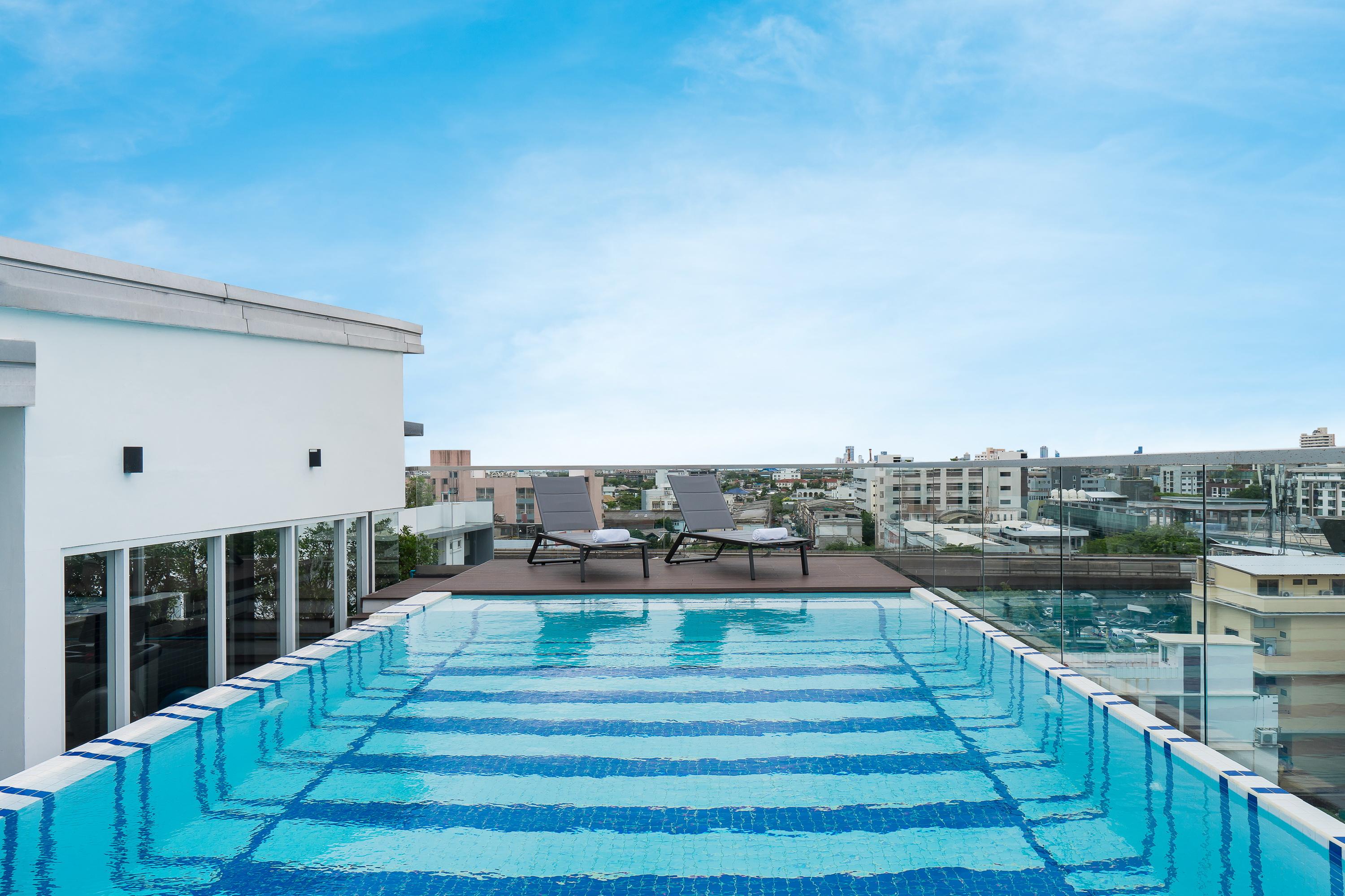 Hotel Amber Sukhumvit 85 Bangkok Kültér fotó