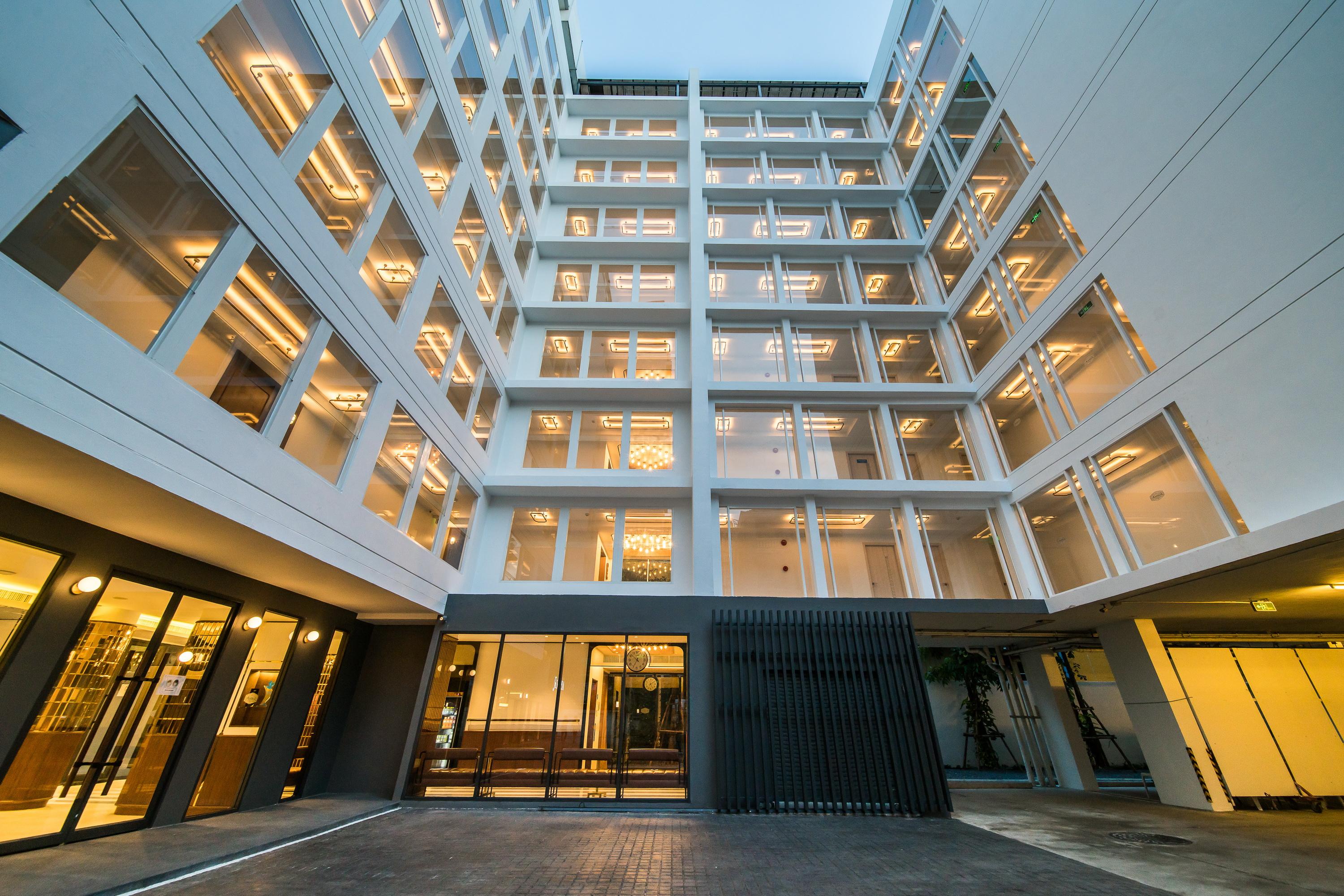 Hotel Amber Sukhumvit 85 Bangkok Kültér fotó